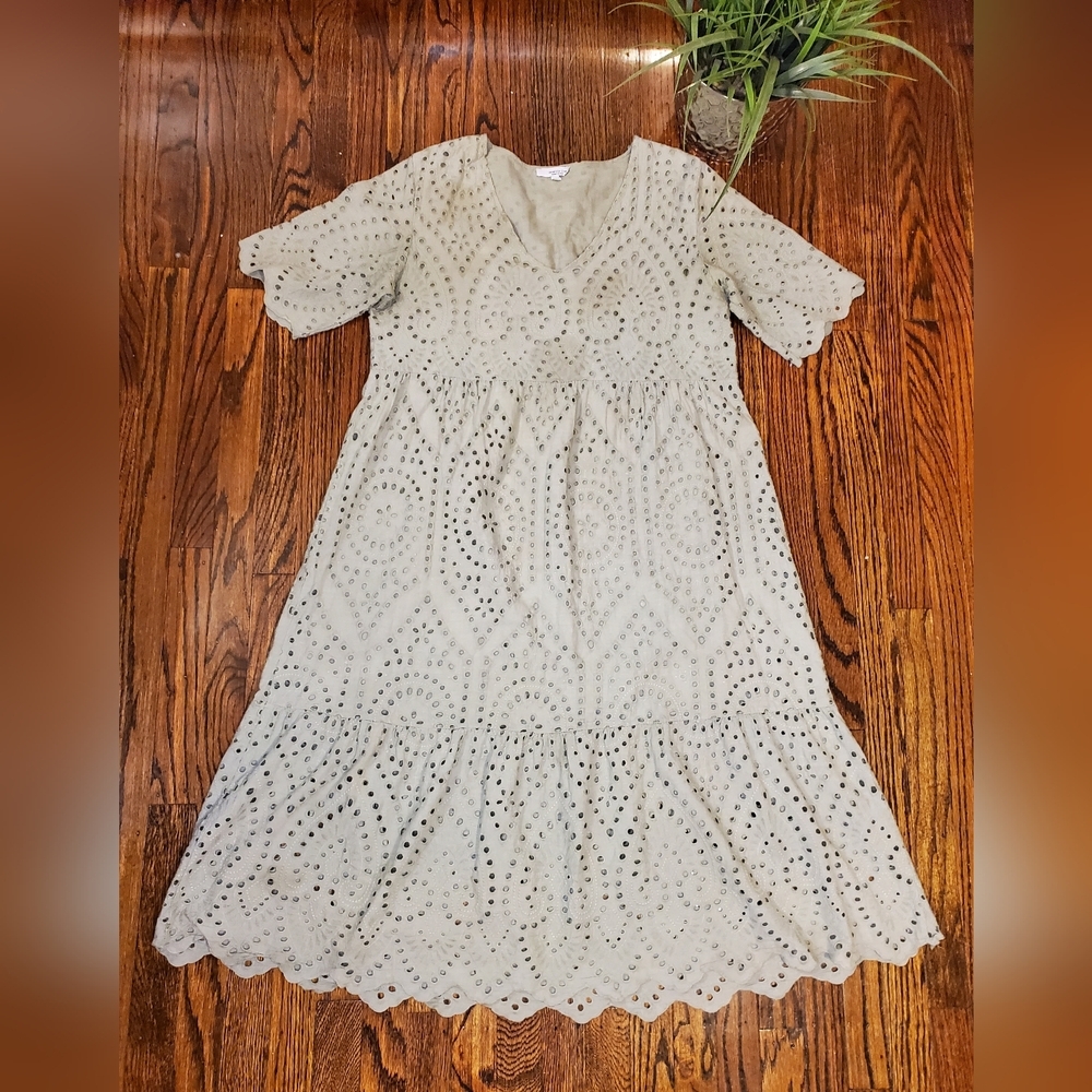 Vanessa Zani 100% Cotton Eyelet Slight Ruffle Hem Lined Shift Mini Dress Sz L